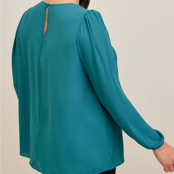 Torrid Size 2 - Georgette Twist Front Keyhole Blouse - Pacific Blue - Picture 3 of 5